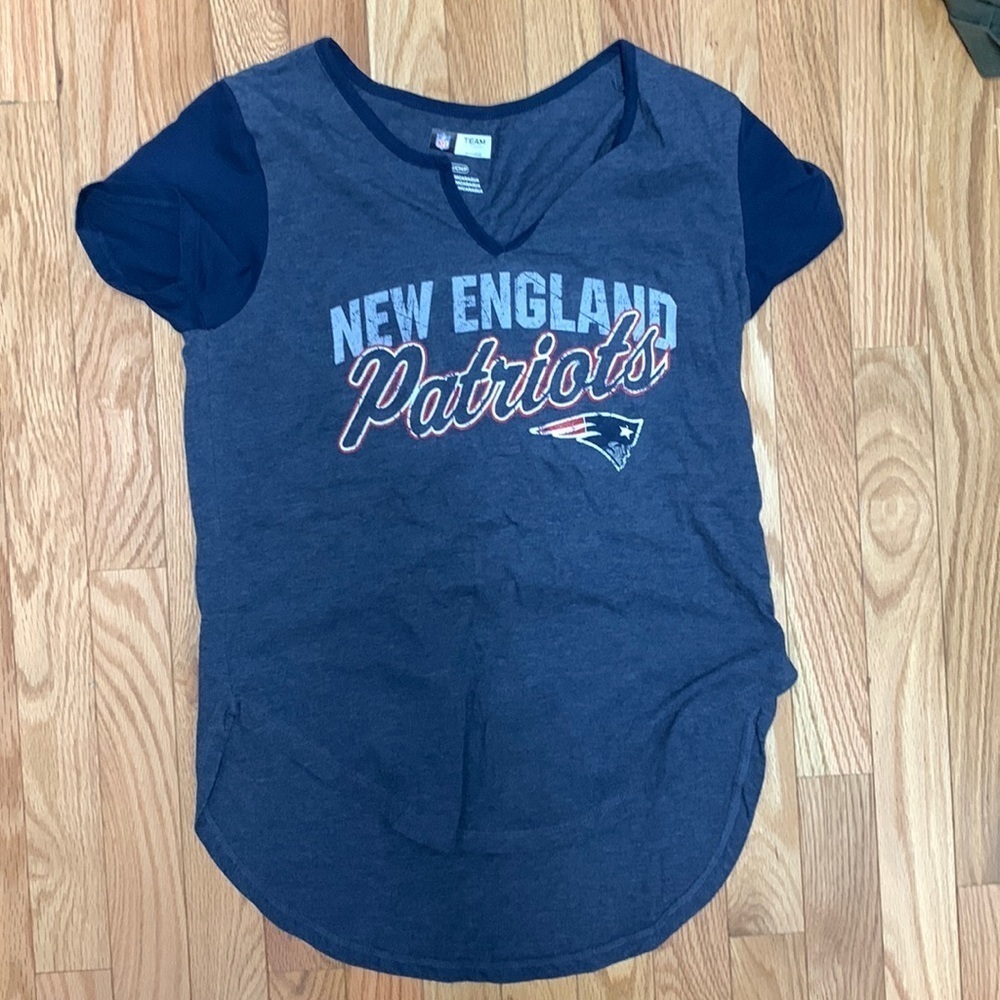 Patriots‎ V Neck - size Small